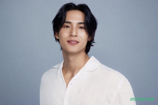 Mingyu Seventeen Menjadi Muse Global Terbaru dari Label Kecantikan Innisfree