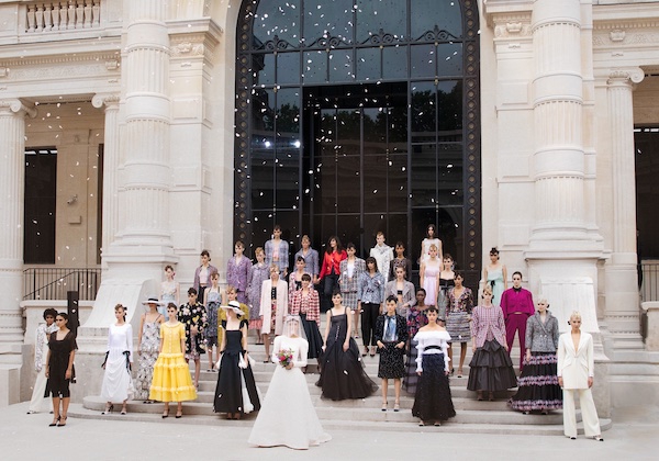 Aksi Margaret Qualley dan Aliran Impresionisme di Koleksi Chanel Haute Couture Fall/Winter 2021-2022