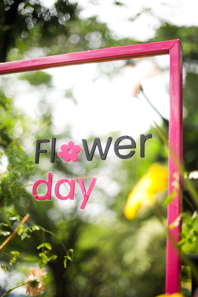 Keindahan Instalasi Bunga yang Menyemarakkan Cosmo Flower Day
