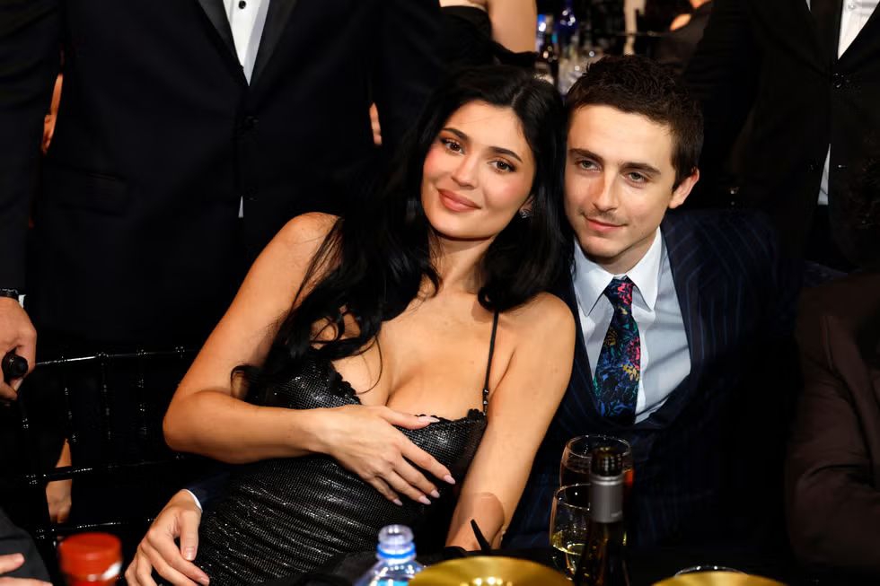 Timoth&eacute;e Chalamet dan Kylie Jenner Tampak Sangat Mesra di Critics Choice Awards 2026