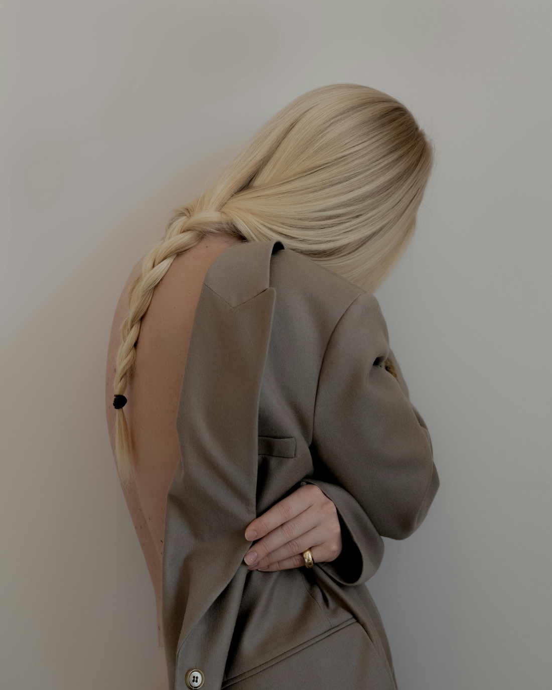 Intip Cara Alami Mengatasi Rambut Rontok