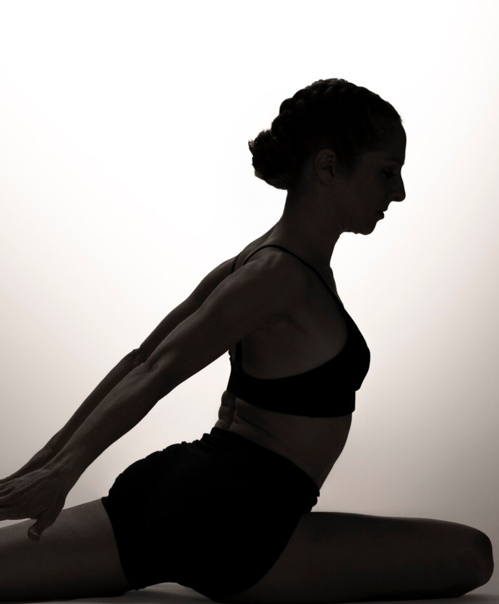 Manfaat Stretching Sebelum Tidur, Bikin Tidur Lebih Nyenyak dan Bangun Segar