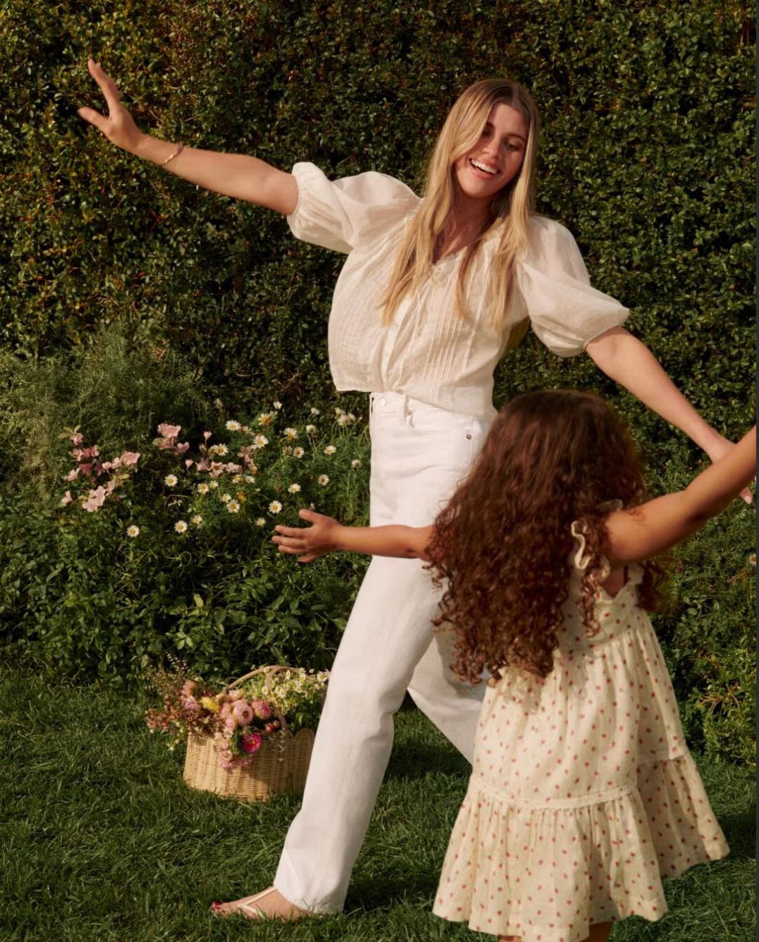 Sofia Richie Grainge Bererita tentang Tantangan Perjalanan Pascamelahirkan