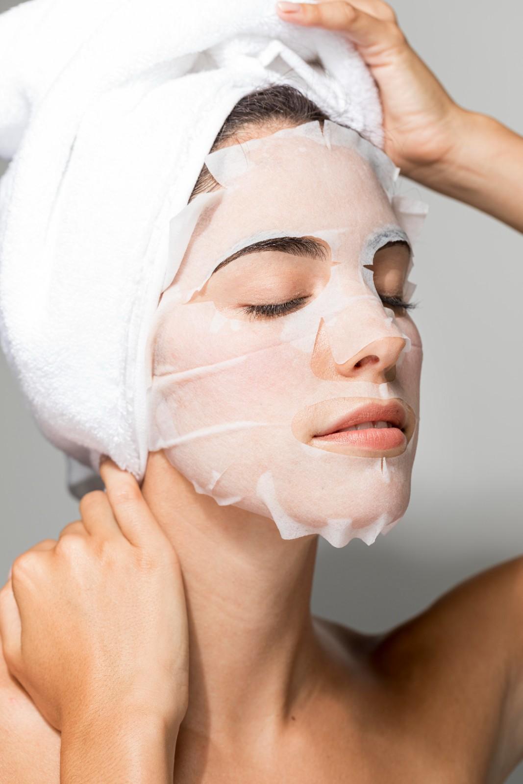 Ini 7 Manfaat Sheet Mask yang Wajib Anda Tahu