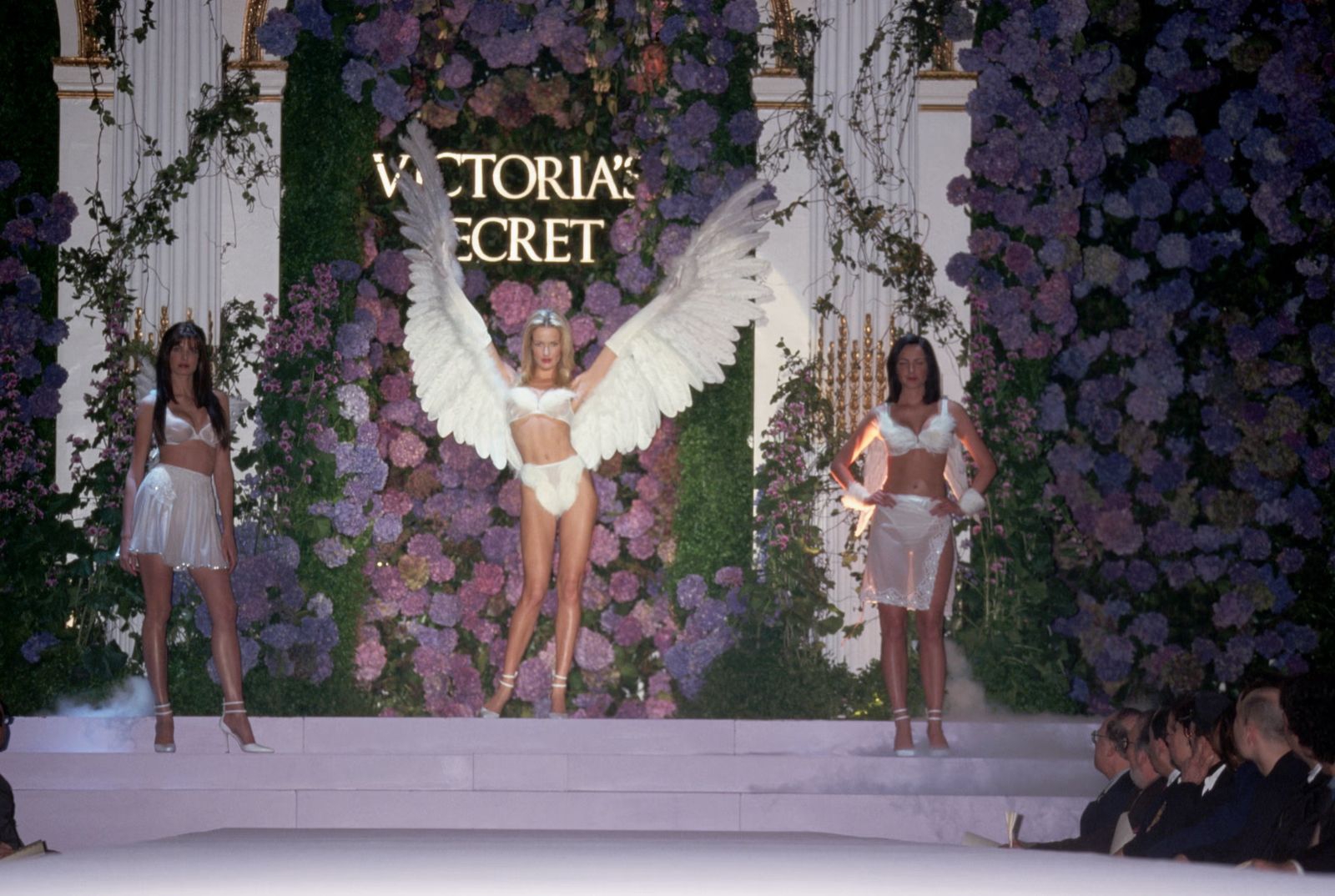 25 Penampilan Paling Ikonis dalam Victoria's Secret Fashion Show yang Wajib Diketahui