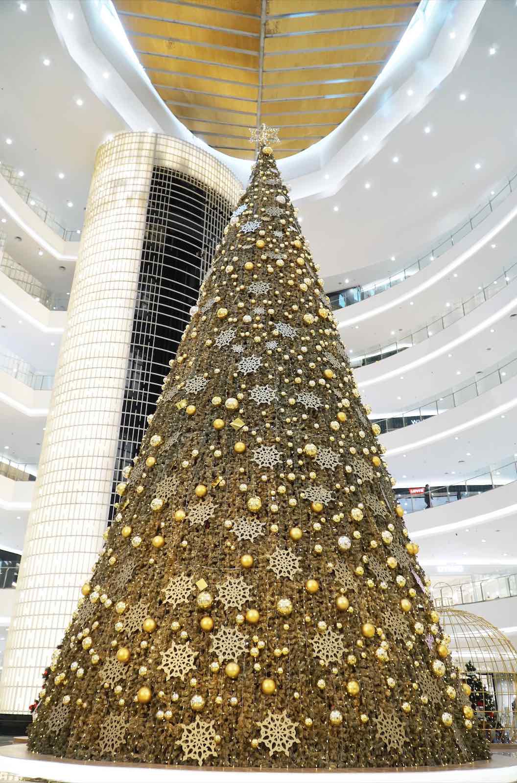 Senayan City Hadirkan Beragam Instalasi, Atraksi & Promo selama Momen Akhir Tahun, Termasuk Pameran BTS!
