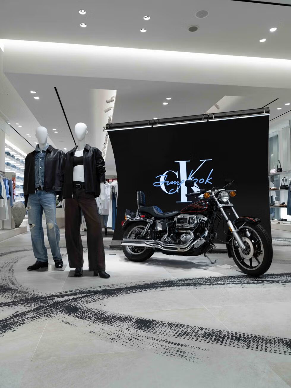 Pintu masuk toko utama Calvin Klein Tokyo