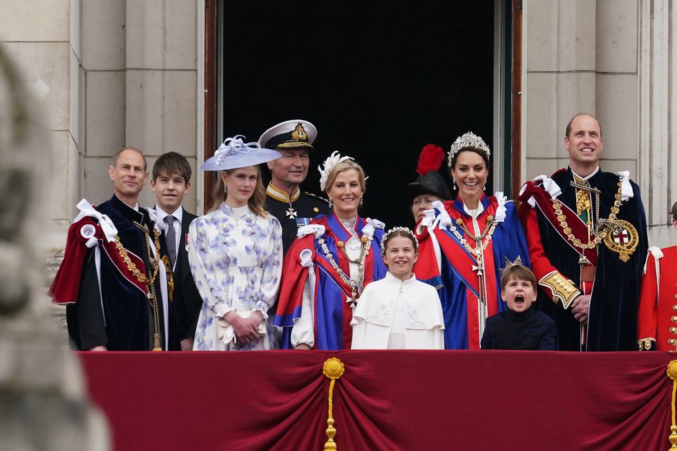 Putri Charlotte dan Pangeran William (Dengan Keluarga Kerajaan)