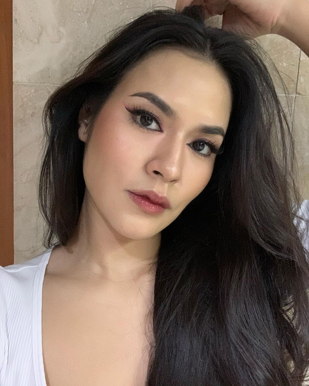 Lihat 2 Penampilan Raisa dengan Busana Bernuansa Biru yang Dapat Anda Tiru!