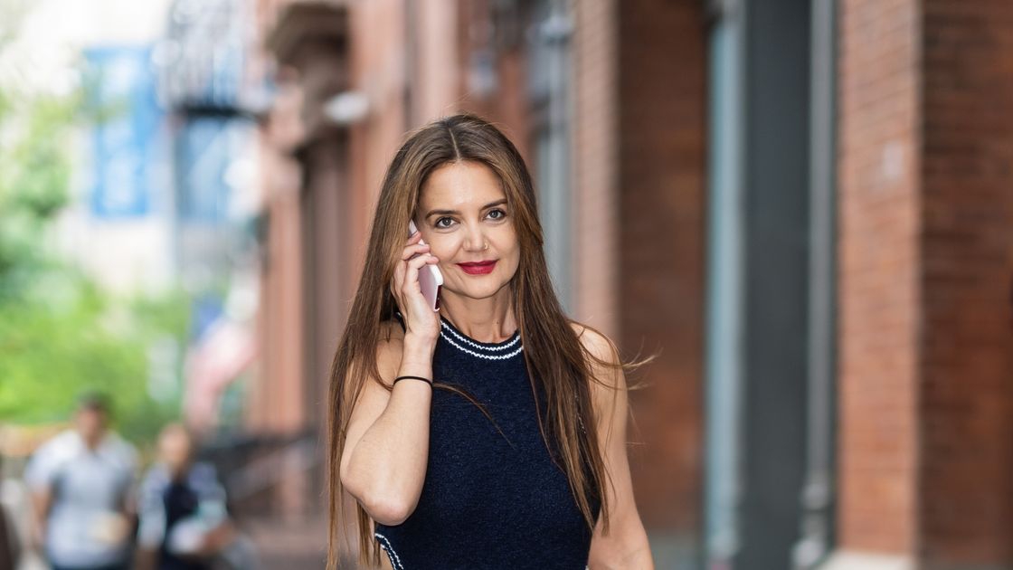 Tampilan Sweater Weather Memukau dari Katie Holmes