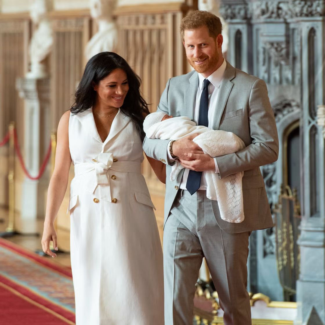 Duchess Meghan Membagikan Foto-Foto Putranya, Prince Archie, yang Belum Pernah Dipublikasikan Sebelumnya untuk Merayakan Ulang Tahunnya yang ke-7