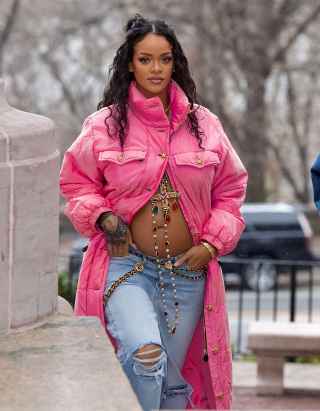 Debut baby bump Rihanna
