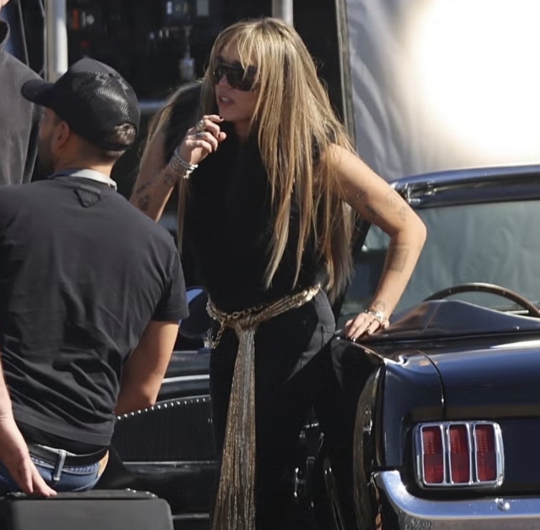 Miley Cyrus Bertransformasi Menjadi Hannah Montana Jelang Ulang Tahun Serial yang Ke-20