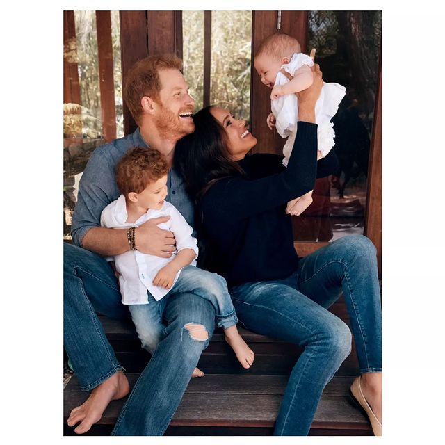 Foto Keluarga Harry dan Meghan dengan Archie dan Lilibet