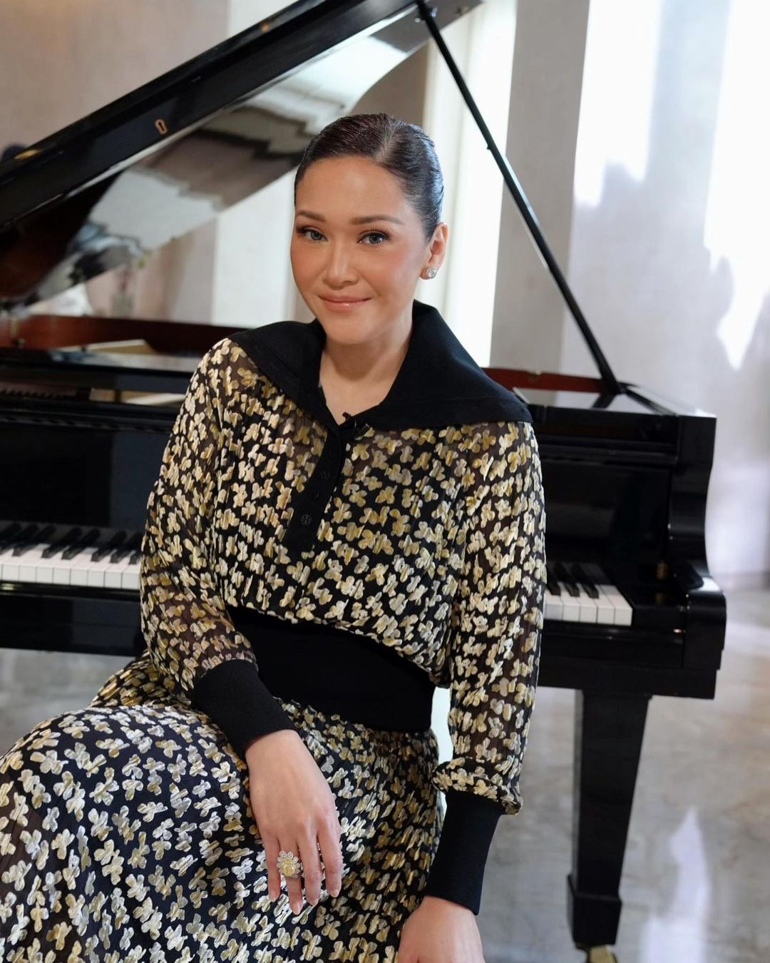 Maia Estianty Pergi Berlibur Bersama Keluarga dengan Jet Pribadi