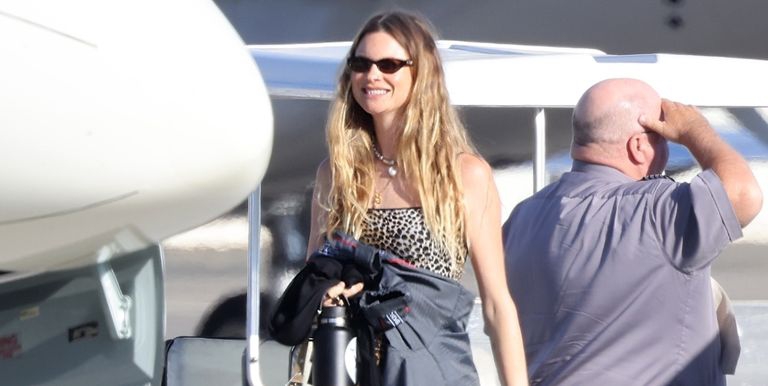 Adam Levine dan Behati Prinsloo Terbang ke Las Vegas Sebelum Menyambut Kelahiran Bayi Ketiga