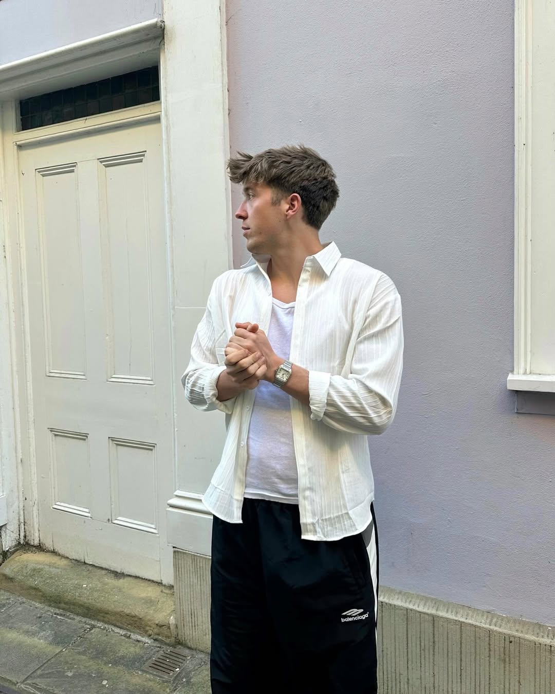 Ole Romeny Tampil Stylish dengan Gaya Streetwear Kasual