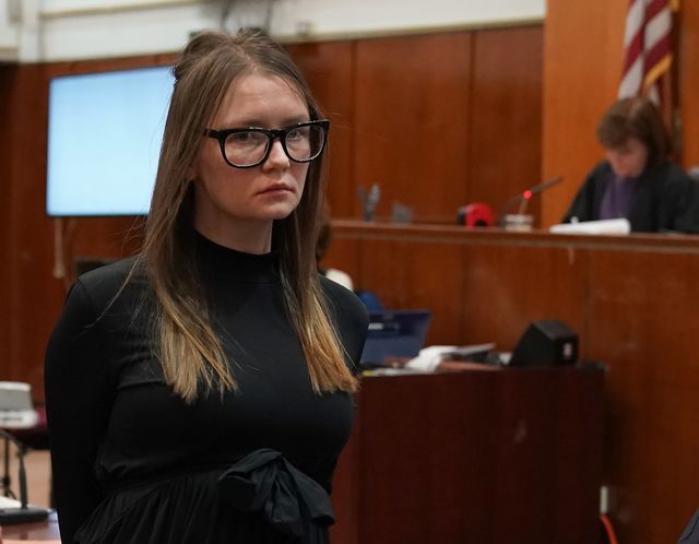 Anna Sorokin setelah dijatuhkan vonis akibat perilakunya di bulan Mei 2019