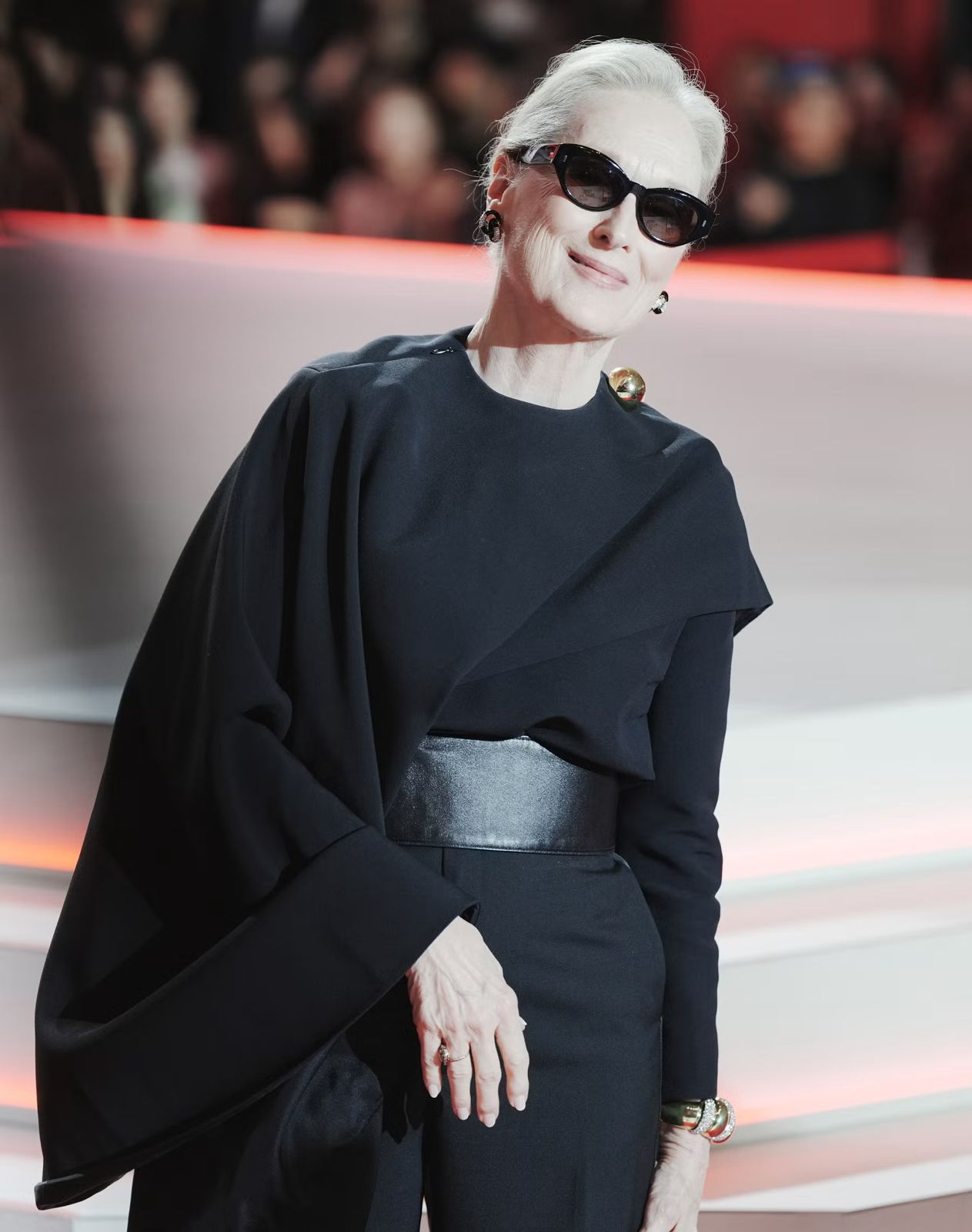 Meryl Streep Tampil Sangat Chic dengan Busana Celine Serba Hitam di Premiere Film The Devil Wears Prada 2 di Seoul