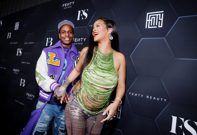 A$AP Rocky and Rihanna di acara Fenty Beauty dan Fenty Skin pada bulan Februari 2022.