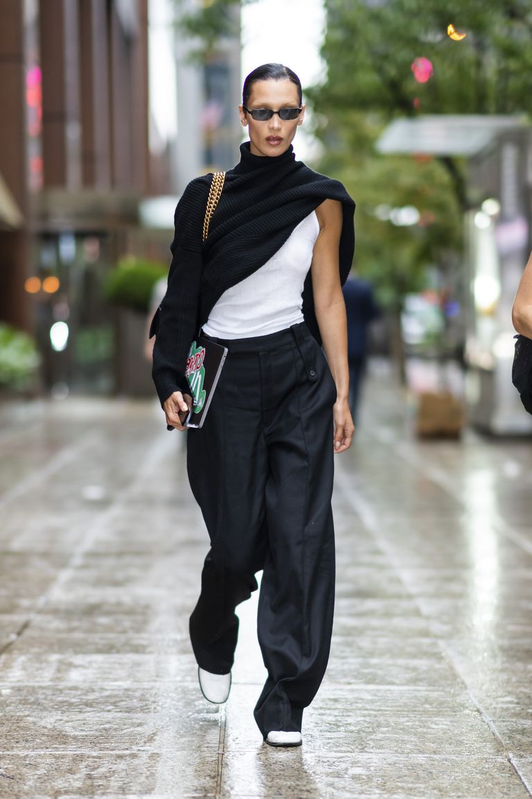 Bella Hadid Menemukan Cara Baru untuk Mengenakan Sweter