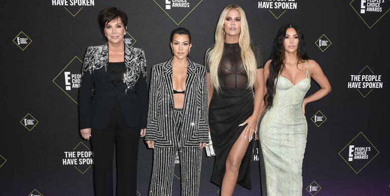 Adik Beradik Kardashian Berbusana Layaknya Sang Ibu, Kris, untuk Ulang Tahunnya yang ke-67