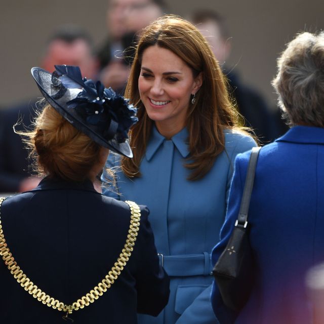 Kate Middleton Kembali Mengenakan Coat Alexander McQueen