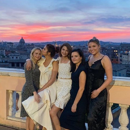 Selena Gomez Bagikan Foto Saat Rayakan Ulang Tahun di Italia