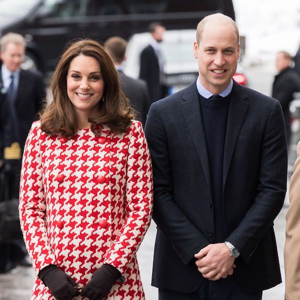 Kate Middleton & Pangeran William Bagikan Foto di Kensington