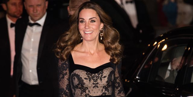 Kate Middleton Tampil Memukau Dalam Balutan Gaun Hitam