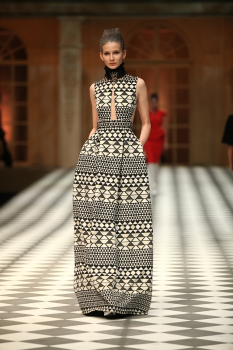 Peragaan SEBASTIANred dan SEBASTIANsposa