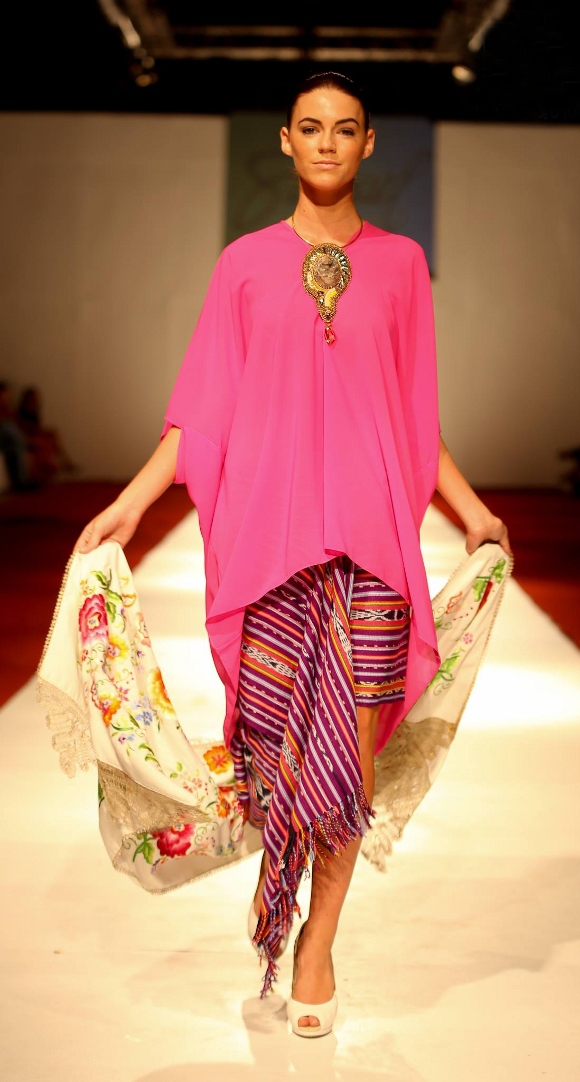 Samuel Wattimena Berjaya di Fiji Fashion Week