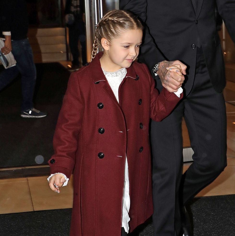 Victoria Beckham Bagikan Foto Harper Beckham yang Stylish