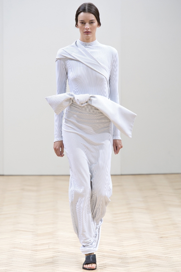 10 koleksi Terbaik London Fashion Week