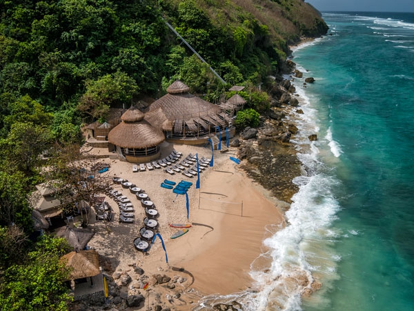 Tujuan Wisata Uluwatu Kembali Sambut Karma Beach yang Baru