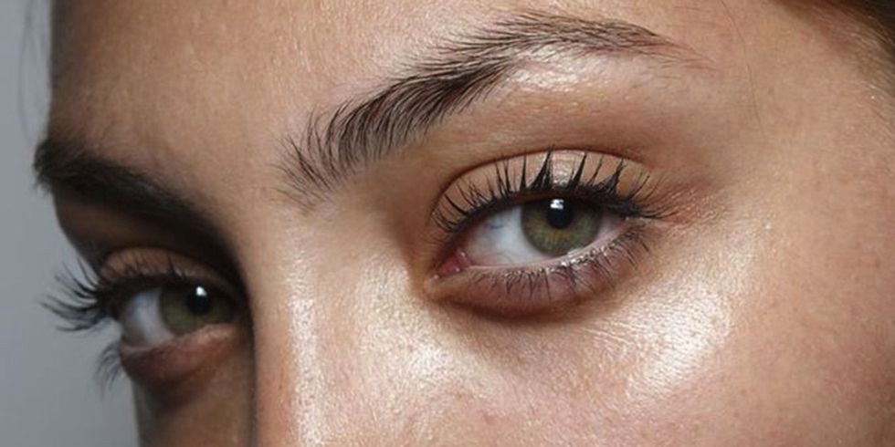Servis Eyelash Extension dan Eye Lift Menggeser Maskara