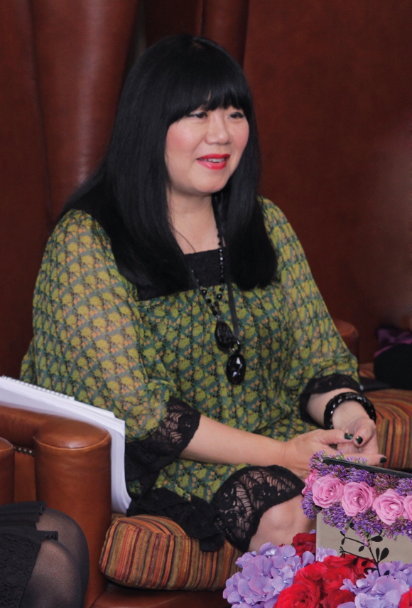 Kata Anna Sui Soal Riasan Wanita Indonesia