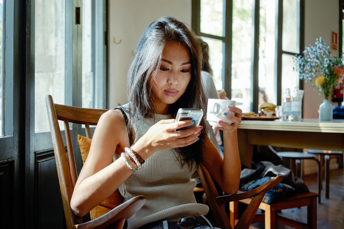 10 Hal Tersembunyi yang Bisa Menghabiskan Daya Baterai Smartphone