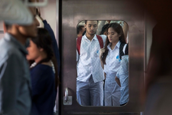 Nostalgia Cinta SMA dalam Galih dan Ratna