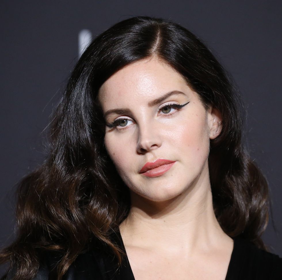 Lana Del Rey Dikritik Karena Unggahan Foto Terbarunya