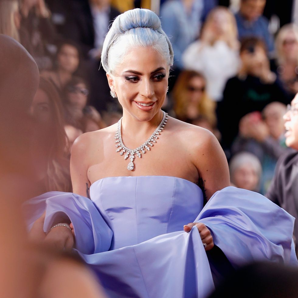 Gaun Golden Globes Lady Gaga Dilelang oleh Karyawan Hotel
