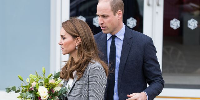 Kate Middleton Hampir Jatuh Saat Akan Masuk ke Mobil