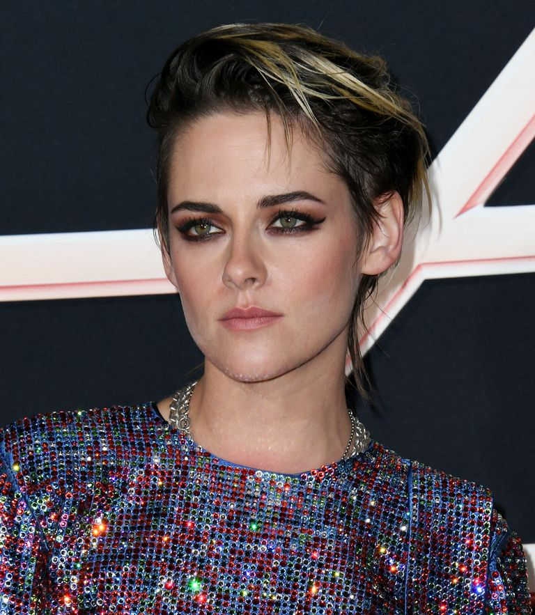 Kristen Stewart Pakai Gaun Mini di Premier Charlie's Angels