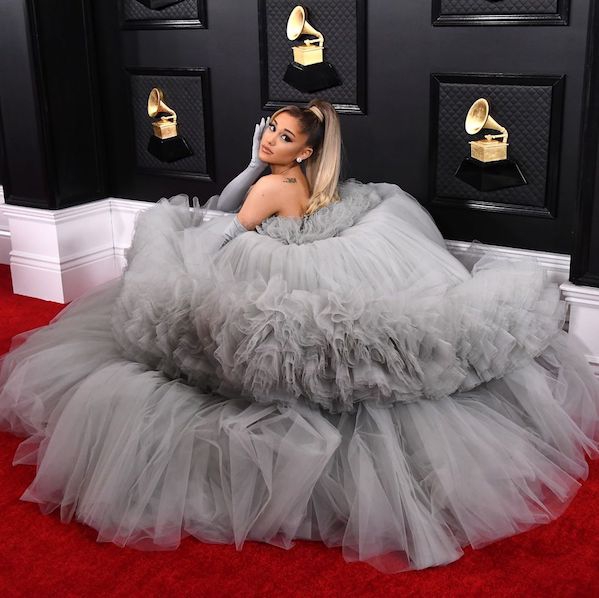 Ariana Grande Rayakan Ulang Tahunnya dengan Tema Midsommar