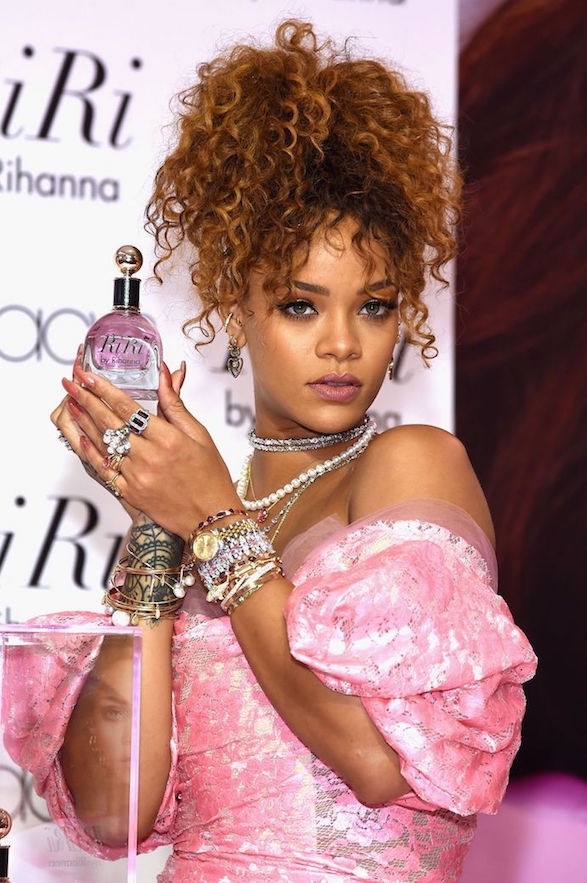 Ini Dia Parfum yang Membuat Aroma Rihanna Bagaikan Surga!