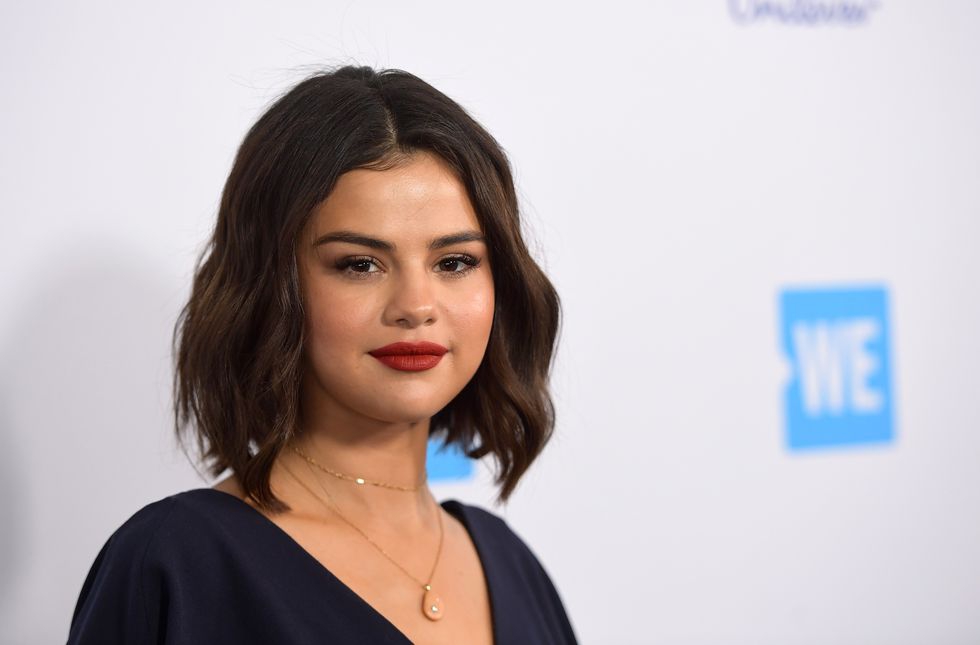 Selena Gomez Tampil dengan Gaya Rambut Undercut Shaved