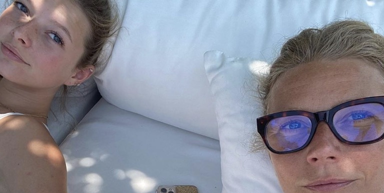 Gwyneth Palrow & Putrinya Seperti Kembar Saat Selfie Bersama