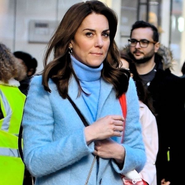 Kate Middleton Kenakan Jaket Biru Saat Pergi Berbelanja