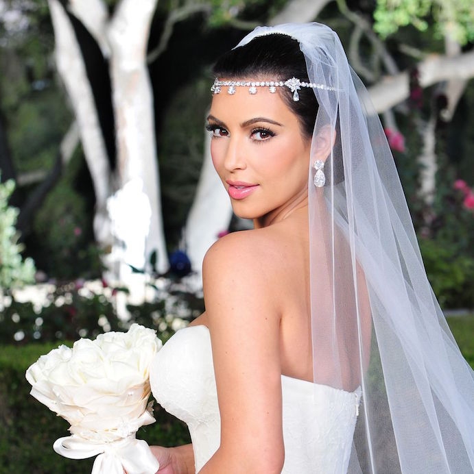 Kim Kardashian Akan Merilis Koleksi Beauty Bridal untuk KKW