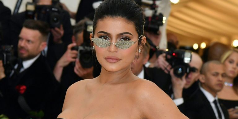 Kylie Jenner Ditegur Karena Main Handphone Sambil Berkendara